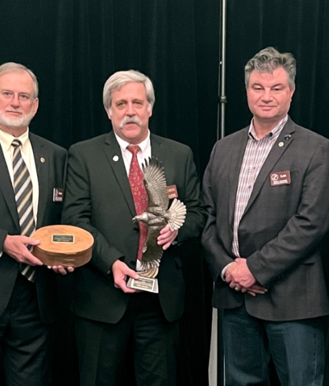 Steve Williams receiving the 2023 Grinnell Award