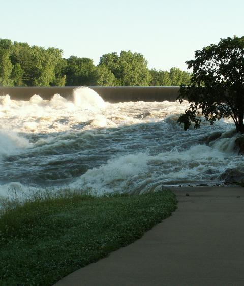 Dam flooding in Coralville, Iowa