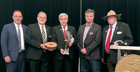 Steve Williams receiving the 2023 Grinnell Award